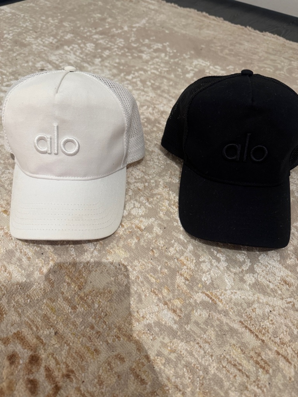 ALO Yoga Kids Mesh-Back Baseball Caps - White & Black